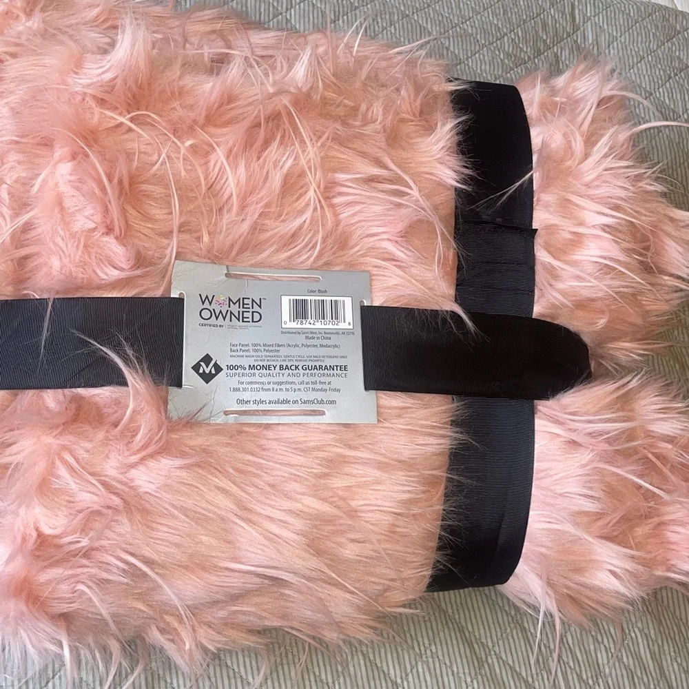 Member's Mark Luxury Faux Fur Throw 60 inch X 70 inch, color Blush